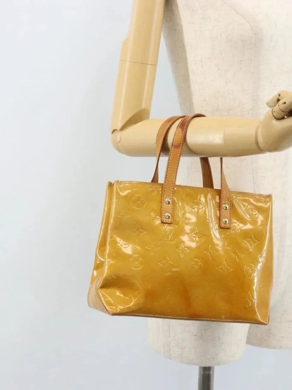 LOUIS VUITTON Monogram Vernis Reade PM Hand Bag Beig